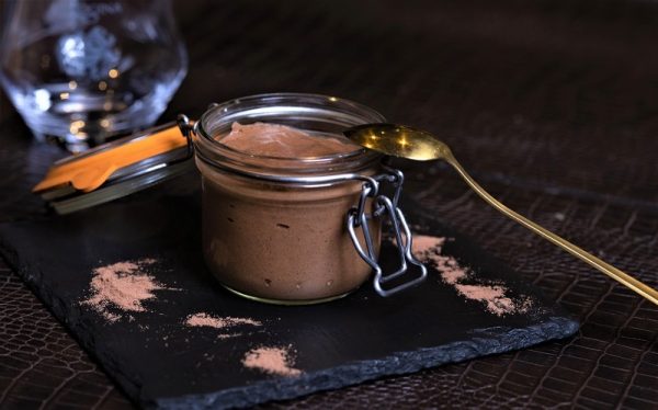 Mousse au chocolat ou crème caramel